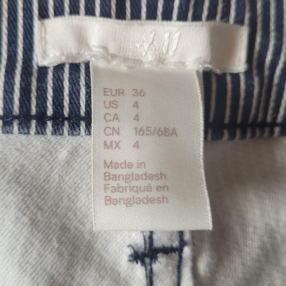 H&M Women's Mid-Rise Striped Shorts Size 4 *BUNDLE OF 2* - Picture 3 of 7